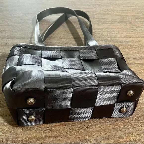 Harveys The Original Seatbelt Bag Silver Shoulder Bag - Picture 2 of 16